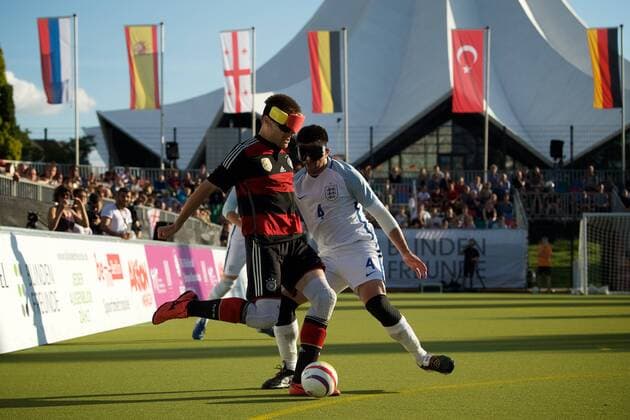Blindenfussball Berlin 23.08.2017 Fussball Behindertensport IBSA Blind Football European Championships auf dem Lilli-Henoch-Sportplatz am Anhalter Bahnhof Vorrunde Deutschland (GER) in schwarz-roten Trikots gegen England (ENG) in weiss weiß GER vs ENG 0:3