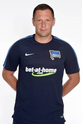 Fussball Berlin 08.07.2017 1. Bundesliga DFL GER Saison 2017 2018 Hertha BSC Berlin Porträttermin 2017 2018 Trainer Pal Dardai Hertha BSC Portrait
