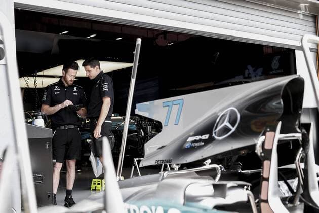 Motorsports: FIA Formula One World Championship WM Weltmeisterschaft 2017, Grand Prix of Belgium, mechanic of Mercedes AMG Petronas F1 Team Spa-Francorchamps Belgium xHOCHxZWEIx