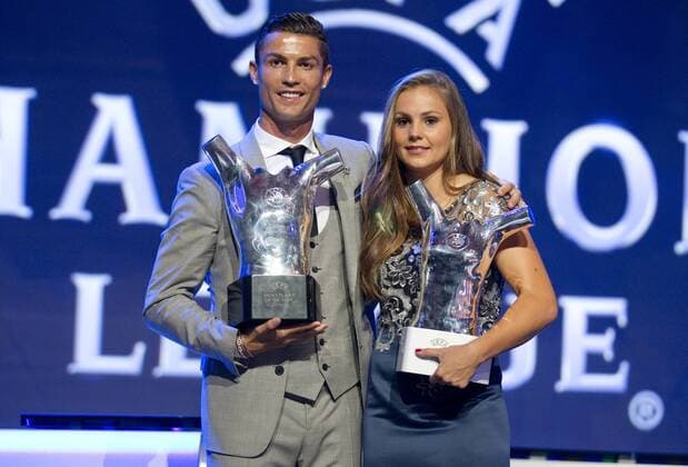 Bilder des Tages - SPORT Monaco, Monte Carlo - August 24, 2017: UEFA Champions League Group Stage Draw and Player of the Year Awards, Season Kick Off 2017-2018 in Monaco with Cristiano Ronaldo and Lieke Martens from FC Barcelona Barca UEFA Champions League Group Stage Draw in Monaco