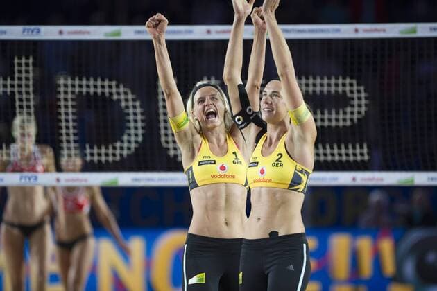 Swatch Beach volleyball Beachvolleyball FIVB World Tour Finals Hamburg am 25.08.2017 Laura Ludwig (GER), Kira Walkenhorst (GER) bejubeln den Einzug ins Finale; Swatch Beach Volleyball FIVB World Tour Finals Hamburg am 24.08.2017, Tennisstadion Am Rothenbaum Hamburg. xtsx