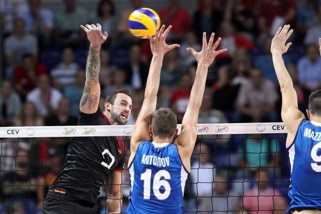 SZCZECIN, AZOTY ARENA 25.08.2017 CEV MISTRZOSTWA EUROPY W PILCE SIATKOWEJ MEZCZYZN LOTTO EUROVOLLEY POLAND 2017 NIEMCY - WLOCHY CEV MENS VOLLEYBALL European Championship EM Europameisterschaft LOTTO EUROVOLLEY POLAND 2017 NIEMCY - WLOCHY NZ GYOERGY GROZER, OLEG ANTONOV FOT. KRZYSZTOF CICHOMSKI NEWSPIX.PL --- Newspix.pl  170825KCI187