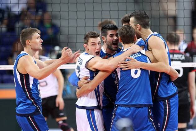 SZCZECIN, AZOTY ARENA 25.08.2017 CEV MISTRZOSTWA EUROPY W PILCE SIATKOWEJ MEZCZYZN LOTTO EUROVOLLEY POLAND 2017 NIEMCY - WLOCHY CEV MENS VOLLEYBALL European Championship EM Europameisterschaft LOTTO EUROVOLLEY POLAND 2017 NIEMCY - WLOCHY NZ REPREZENTACJA WLOCH PO ZDOBYCIU PUNKTU TEAM OF ITALY AFTER GAINING THE POINT FOT. KRZYSZTOF CICHOMSKI NEWSPIX.PL --- Newspix.pl  170825KCI188