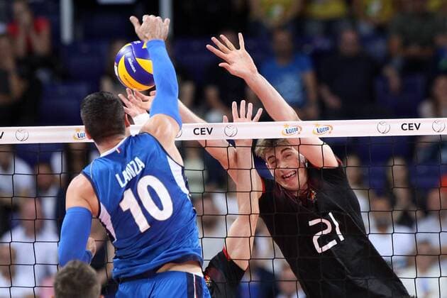 SZCZECIN, AZOTY ARENA 25.08.2017 CEV MISTRZOSTWA EUROPY W PILCE SIATKOWEJ MEZCZYZN LOTTO EUROVOLLEY POLAND 2017 NIEMCY - WLOCHY CEV MENS VOLLEYBALL European Championship EM Europameisterschaft LOTTO EUROVOLLEY POLAND 2017 NIEMCY - WLOCHY NZ FILIPPO LANZA, TOBIAS KRICK FOT. KRZYSZTOF CICHOMSKI NEWSPIX.PL --- Newspix.pl  170825KCI194