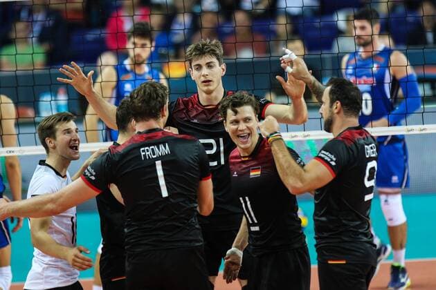 Volleyball EM, Deutschland - Italien August 25, 2017 - Szczecin, Poland - Tobias Krick (GER), Lukas Immanuel Kampa (GER), Christian Fromm (GER), Gyorgy Grozer (GER) celebrate during Volleyball European Championships match between Italy and Germany on 25 August 2017 in Szczecin, Poland. Germany v Italy - Volleyball European Championships  - ZUMAn230 20170825_zaa_n230_380 Copyright: xFotoxOlimpikx