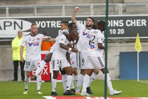 Joie sur le but de Gael Kakuta - Moussa Konate FOOTBALL : Amiens SC vs OGC Nice - Ligue 1 Conforama - 4eme journee - 26 08 2017 MichaelBaucher Panoramic 
