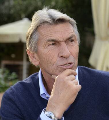 Klaus Augenthaler Trainer des SV Donaustauf fotografiert am 21.9.2016 in Donaustauf. Klaus Augenthaler Trainer des SV Donaustauf fotografiert am 21.9.2016 in Donaustauf.