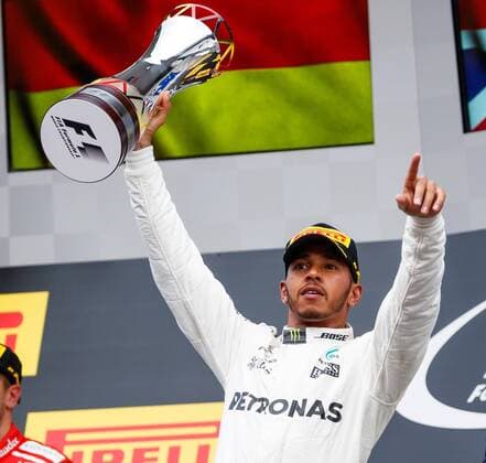 Lewis Hamilton (Mercedes AMG Petronas Formula One Team) bejubelt seinen Sieg mit Pokal, Grosser Preis von Belgien 2017, Rennen, Motorsport, Formel 1, 27.08.2017, Spa Francorchamps Copyright: xEibner-Pressefoto AlexanderxNeisx EP_ANS