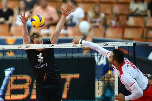 Katowice , Hala Spodek 27.08.2017 siatkowka Mistrzostwa Europy CEV 2017 Faza grupowa , Grupa D Turcja - Belgia NZ Sam Deroo ( BEL ) Metin Toy ( TUR ) FOT Michal Nowak Newspix.pl Katowice , Spodek s Hall 27.08.2017 sport volleyball 2017 CEV Volleyball European Championship EM Europameisterschaft - Men Preliminary Round Pool D Turkey - Belgium photo by Michal Nowak Newspix.pl --- Newspix.pl  170827MIN004
