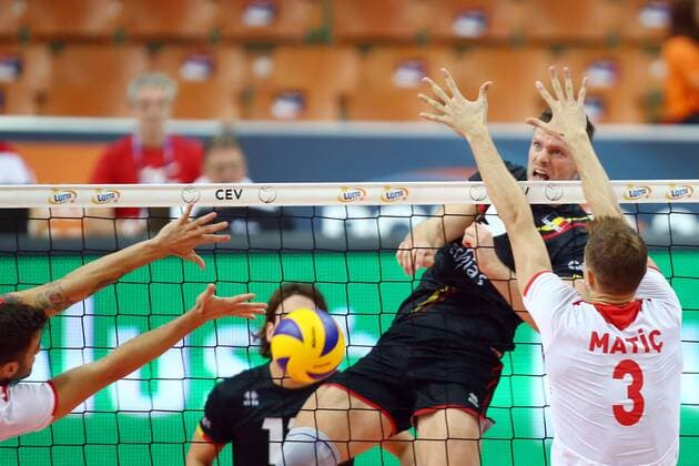 Katowice , Hala Spodek 27.08.2017 siatkowka Mistrzostwa Europy CEV 2017 Faza grupowa , Grupa D Turcja - Belgia NZ Pieter Verhees ( BEL ) Mert Matic ( TUR ) FOT Michal Nowak Newspix.pl Katowice , Spodek s Hall 27.08.2017 sport volleyball 2017 CEV Volleyball European Championship EM Europameisterschaft - Men Preliminary Round Pool D Turkey - Belgium photo by Michal Nowak Newspix.pl --- Newspix.pl  170827MIN008