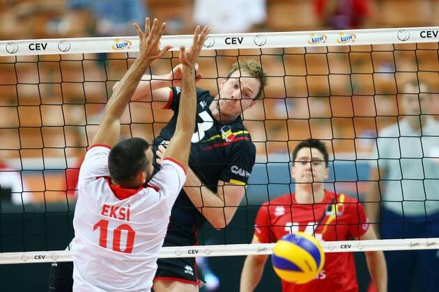 Katowice , Hala Spodek 27.08.2017 siatkowka Mistrzostwa Europy CEV 2017 Faza grupowa , Grupa D Turcja - Belgia NZ Arslan Eksi ( TUR ) Sam Deroo ( BEL ) FOT Michal Nowak Newspix.pl Katowice , Spodek s Hall 27.08.2017 sport volleyball 2017 CEV Volleyball European Championship EM Europameisterschaft - Men Preliminary Round Pool D Turkey - Belgium photo by Michal Nowak Newspix.pl --- Newspix.pl  170827MIN020