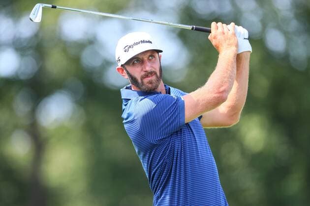 OLD WESTBURY, NY - AUGUST 27: Dustin Johnson tees off on the 2nd hole during the final round of The Northern Trust PGA Golf Herren Golf Tournament on August 27, 2017 at Glen Oaks Club in Old Westbury, NY. (Photo by Rich Graessle Icon Sportswire) GOLF: AUG 27 PGA - The Northern Trust - Final Round Icon082617145 EDITORIAL USE ONLY