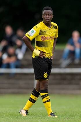 Dortmund, Germany 26.08.2017, B-Junioren Bundesliga West 17 18 4. Spieltag, Hombrucher SV - BV Borussia Dortmund, Youssoufa Moukoko (U-17 BVB) schaut ( DeFodi001