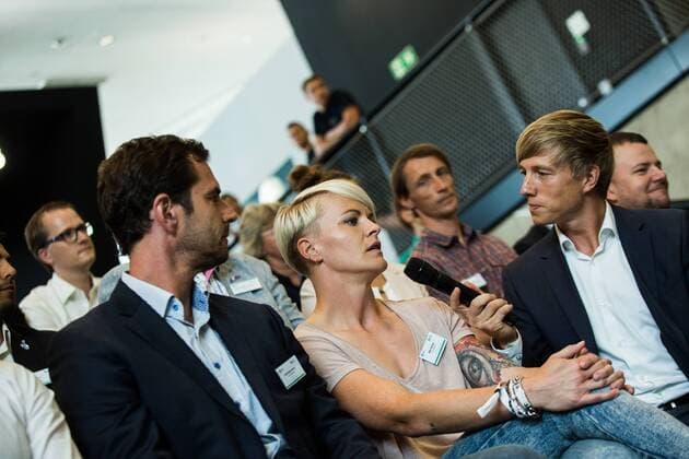 GER, Dortmund, Deutsches Fussballmuseum, Saisoneröffnung Allianz Frauen-Bundesliga, 28.08.2017, Deutsches Fussballmuseum , Dortmund, GER, Dortmund, Deutsches Fussballmuseum, Saisoneröffnung Allianz Frauen-Bundesliga, , im Bild picture shows Nilla Fischer (VfL Wolfsburg) im Gespräch, nordphotox xRauch nph00251