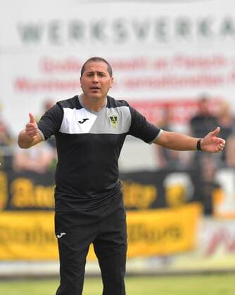 26.08.2017, Fussball, Regionalliga West, Saison 2017 2018, 5. Spieltag, Jahnstadion, Rheda-Wiedenbrück SC Wiedenbrück - Alemannia Aachen 1 : 1 Fuat Kilic (Trainer Alemannia Aachen), Aktion, Einzelbild, Hoch, Mimik, Gestik, Trainer, Coach, Reklamieren, protestieren