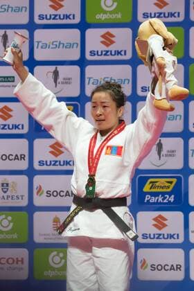 (170831) -- BUDAPEST, Aug. 31, 2017 -- Gold medalist Sumiya Dorjsuren of Mongolia attends the awarding ceremony of the women s -57kg category at the 2017 Suzuki World Judo Championships in Budapest, Hungary, on Aug. 30, 2017. )(zhf) (SP)HUNGARY-BUDAPEST-JUDO-WORLD CHAMPIONSHIPS-DAY 3 AttilaxVolgyi 