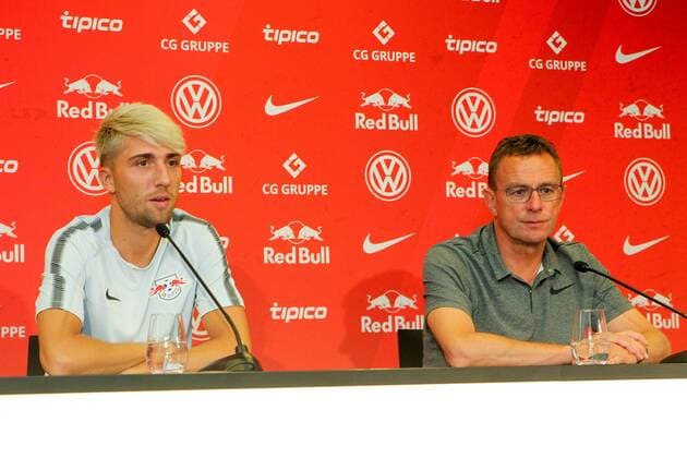 Bilder des Tages - SPORT RBLeipzig - PK Fussball 1.BL Leipzig, 31.08.2017, Red Bull Akademie Leipzig, Fussball, 1.Bundesliga, RB Leipzig - Pressekonferenz Vorstellung Kevin Kampl, Im Bild v.l.: Neuzugang Kevin Kampl und Sportdirektor Ralf Rangnick (RB Leipzig) ,