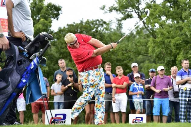 Bilder des Tages - SPORT US golf player John Daly plays his ball during the D+D REAL Czech Masters tournament within the European Tour in Vysoky Ujezd, Czech Republic, on August 31, 2017. (CTKxPhoto RomanxVondrous) CTKPhotoP201708310834001  vnd 2