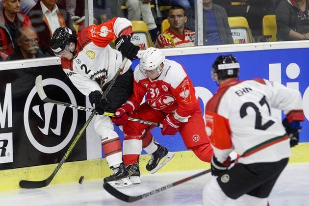 Ice hockey Eishockey - CHL, KAC vs Froelunda KLAGENFURT,AUSTRIA,31.AUG.17 - ICE HOCKEY - CHL, Champions Hockey League, group stage, KAC Klagenfurt vs Froelunda HC Gothenburg. Image shows Johannes Johannesen (Froelunda) and Marco Brucker (KAC). GEPAxpictures xMaticxKlansek
