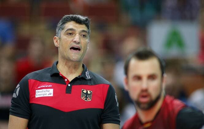 KATOWICE HALA SPODEK 31.08.2017 LOTTO EUROVOLLEY 2017 MECZ MISTRZOSTW EUROPY 2017 SIATKOWKA 1 4 FINALU NIEMCY (czarne) - CZECHY (bialo-niebieskie) NZ Andrea Giani trener Niemiec Head Coach . FOT TOMASZ WANTULA NEWSPIX.PL KATOWICE SPODEK 31.08.2017 VOLEYYBALL MEN S CHAMPIONSCHIP LOTTO EUROVOLLEY POLAND 2017 QUARTERFINAL GERMANY - CZECH REPUBLIC TOMASZ WANTULA NEWSPIX.PL --- Newspix.pl  170831WAN048