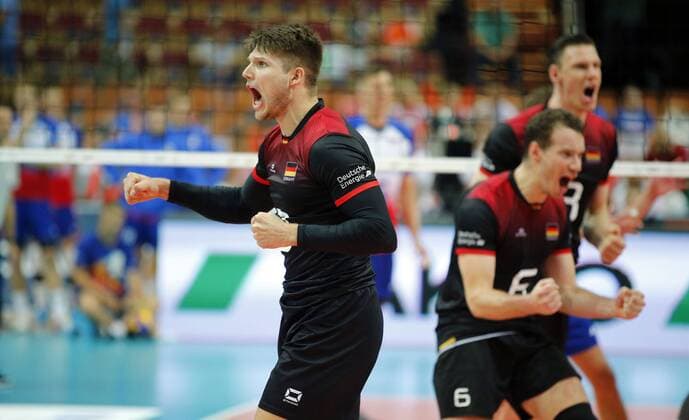 KATOWICE HALA SPODEK 31.08.2017 LOTTO EUROVOLLEY 2017 MECZ MISTRZOSTW EUROPY 2017 SIATKOWKA 1 4 FINALU NIEMCY (czarne) - CZECHY (bialo-niebieskie) NZ radosc siatkarzy Niemiec - Ruben Schott , Denys Viktorovic Kaliberda . FOT TOMASZ WANTULA NEWSPIX.PL KATOWICE SPODEK 31.08.2017 VOLEYYBALL MEN S CHAMPIONSCHIP LOTTO EUROVOLLEY POLAND 2017 QUARTERFINAL GERMANY - CZECH REPUBLIC TOMASZ WANTULA NEWSPIX.PL --- Newspix.pl  170831WAN059