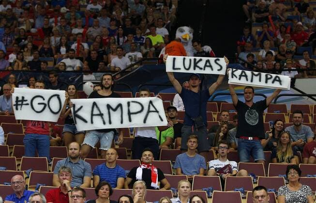 KATOWICE HALA SPODEK 31.08.2017 LOTTO EUROVOLLEY 2017 MECZ MISTRZOSTW EUROPY 2017 SIATKOWKA 1 4 FINALU NIEMCY (czarne) - CZECHY (bialo-niebieskie) NZ kibic kibice Niemiec supporters Lukas Kampa transparent flaga . FOT TOMASZ WANTULA NEWSPIX.PL KATOWICE SPODEK 31.08.2017 VOLEYYBALL MEN S CHAMPIONSCHIP LOTTO EUROVOLLEY POLAND 2017 QUARTERFINAL GERMANY - CZECH REPUBLIC TOMASZ WANTULA NEWSPIX.PL --- Newspix.pl  170831WAN064