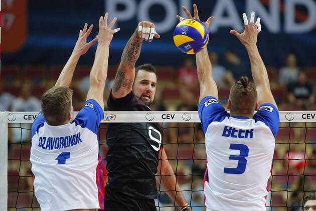 KATOWICE HALA SPODEK 31.08.2017 LOTTO EUROVOLLEY 2017 MECZ MISTRZOSTW EUROPY 2017 SIATKOWKA 1 4 FINALU NIEMCY (czarne) - CZECHY (bialo-niebieskie) NZ Donovan Dzavoronok , Gyorgy Grozer , Marek Beer . FOT TOMASZ WANTULA NEWSPIX.PL KATOWICE SPODEK 31.08.2017 VOLEYYBALL MEN S CHAMPIONSCHIP LOTTO EUROVOLLEY POLAND 2017 QUARTERFINAL GERMANY - CZECH REPUBLIC TOMASZ WANTULA NEWSPIX.PL --- Newspix.pl  170831WAN070