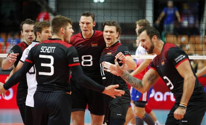 KATOWICE HALA SPODEK 31.08.2017 LOTTO EUROVOLLEY 2017 MECZ MISTRZOSTW EUROPY 2017 SIATKOWKA 1 4 FINALU NIEMCY (czarne) - CZECHY (bialo-niebieskie) NZ radosc siatkarzy Niemiec - Marcus Bohme (S), Lukas Immanuel Kampa , Ruben Schott . FOT TOMASZ WANTULA NEWSPIX.PL KATOWICE SPODEK 31.08.2017 VOLEYYBALL MEN S CHAMPIONSCHIP LOTTO EUROVOLLEY POLAND 2017 QUARTERFINAL GERMANY - CZECH REPUBLIC TOMASZ WANTULA NEWSPIX.PL --- Newspix.pl  170831WAN073