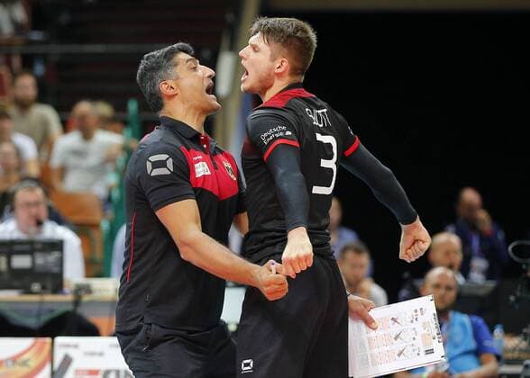 KATOWICE HALA SPODEK 31.08.2017 LOTTO EUROVOLLEY 2017 MECZ MISTRZOSTW EUROPY 2017 SIATKOWKA 1 4 FINALU NIEMCY (czarne) - CZECHY (bialo-niebieskie) NZ radosc siatkarzy Niemiec - Andrea Giani trener Niemiec Head Coach , Ruben Schott . FOT TOMASZ WANTULA NEWSPIX.PL KATOWICE SPODEK 31.08.2017 VOLEYYBALL MEN S CHAMPIONSCHIP LOTTO EUROVOLLEY POLAND 2017 QUARTERFINAL GERMANY - CZECH REPUBLIC TOMASZ WANTULA NEWSPIX.PL --- Newspix.pl  170831WAN082