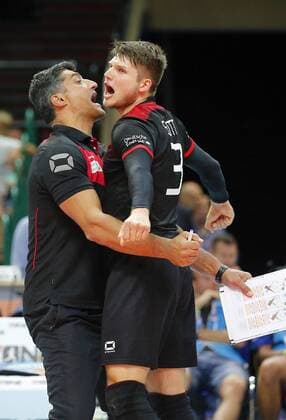 KATOWICE HALA SPODEK 31.08.2017 LOTTO EUROVOLLEY 2017 MECZ MISTRZOSTW EUROPY 2017 SIATKOWKA 1 4 FINALU NIEMCY (czarne) - CZECHY (bialo-niebieskie) NZ radosc siatkarzy Niemiec - Andrea Giani trener Niemiec Head Coach , Ruben Schott . FOT TOMASZ WANTULA NEWSPIX.PL KATOWICE SPODEK 31.08.2017 VOLEYYBALL MEN S CHAMPIONSCHIP LOTTO EUROVOLLEY POLAND 2017 QUARTERFINAL GERMANY - CZECH REPUBLIC TOMASZ WANTULA NEWSPIX.PL --- Newspix.pl  170831WAN083
