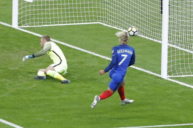Antoine GRIEZMANN (FRA) inscrit le premier but de la rencontre contre Jasper CILLESSEN FOOTBALL : France vs Pays Bas - Match qualificatif FIFA Coupe du Monde 2018 - 31 08 2017 StephaneAllaman Panoramic 