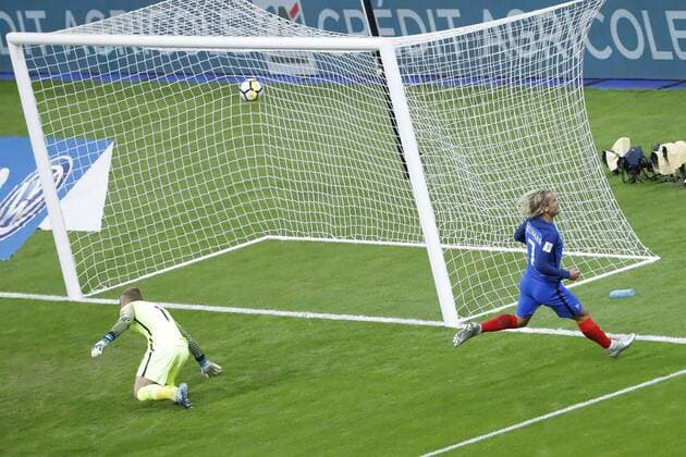 Antoine GRIEZMANN (FRA) inscrit le premier but de la rencontre contre Jasper CILLESSEN FOOTBALL : France vs Pays Bas - Match qualificatif FIFA Coupe du Monde 2018 - 31 08 2017 StephaneAllaman Panoramic 