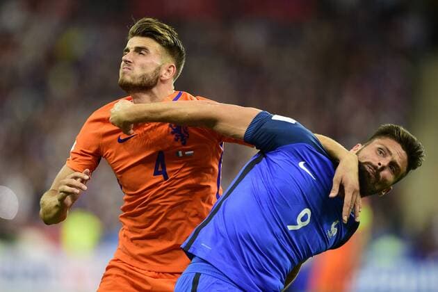 Olivier Giroud (France) vs Wesley Hoedt (PaysBas) FOOTBALL : France vs Pays Bas - Paris - 31 08 2017 JBAutissier Panoramic 