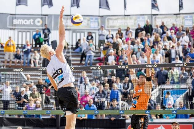 Tim Holler gegen Paul Becker Becker Schroeder vs Holler Wickler, Deutsche smart Beach-Volleyball Meisterschaften 2017, 01.09.17 Timmendorfer Strand Schleswig-Holstein Germany Copyright: xAgentur54Gradx xChristianxSchaffrathx