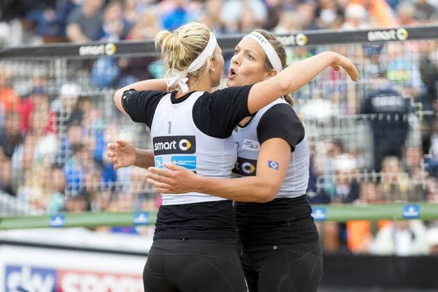 Victoria Bienek und Isabel Schneider freuen sich ueber einen Punkt. Laboureur Sude vs Bienek Scheider, Deutsche smart Beach-Volleyball Meisterschaften 2017, 01.09.17, 01.09.17 Timmendorfer Strand Schleswig-Holstein Germany Ahmann-Hager-Arena Copyright: xAgentur54Gradx xFelixxKoenigx