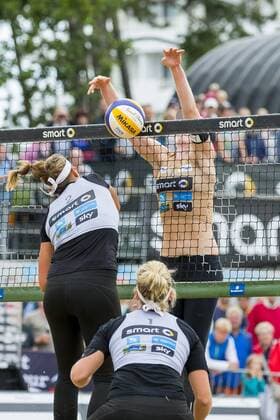 Julia Sude gegen Isabel Schneider Laboureur Sude vs Bieneck Schneider, Deutsche smart Beach-Volleyball Meisterschaften 2017, 01.09.17 Timmendorfer Strand Schleswig-Holstein Germany Copyright: xAgentur54Gradx xChristianxSchaffrathx
