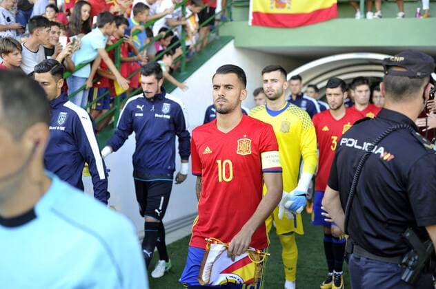 Spanish (red) and Italian (blue) players enter the pitch before the Under-21 friendly soccer match between Spain and Italy at Salto del Caballo stadium, in Toledo, Spain, 01 September 2017. Spain vs Italy !ACHTUNG: NUR REDAKTIONELLE NUTZUNG!  Copyright: xIsmaelxHerrerox 20170901-636398944187038170