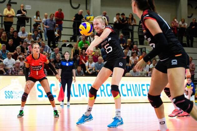 01.09.2017, Palmberg Arena, Schwerin Volleyball, Länderspiel Laenderspiel, Deutschland vs. Türkei Tuerkei Lenka Dürr Duerr ( 1 GER), Annahme Jennifer Geerties ( 6 GER), Lena Stigrot ( 10 GER)