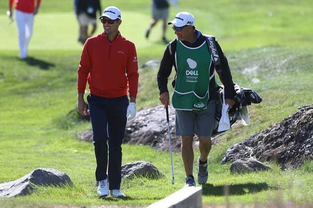 September 1, 2017 - Norton, Massachusetts, United States - Justin Rose (L) and his caddie Mark Fulchar approach the 18th green during the first round of the Dell Technologies Championship on at TPC Boston. PGA Golf Herren 2017: Dell Technologies Championship - Round 1 - ZUMAw109 20170901_zap_w109_040 Copyright: xDebbyxWongx
