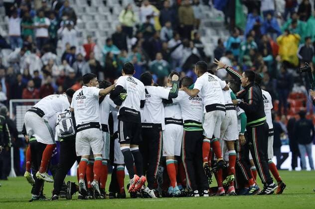 Mexico s players celebrate their passage to the 2018 World Cup at the end of the FIFA World Cup WM Weltmeisterschaft Fussball 2018 qualifying soccer match between Mexico and Panama in Mexico City, Mexico, 01 September 2017. MÉXICO VS PANAMÁ !ACHTUNG: NUR REDAKTIONELLE NUTZUNG!  Copyright: xJosexMendezx MEX92 20170902-636399312222501431