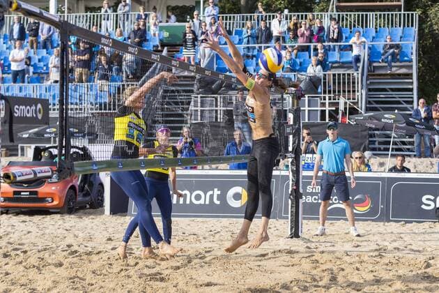 Tatjana Zautys gegen Kira Walkenhorst. Ludwig Walkenhorst vs Gernert Zautys, Deutsche smart Beach-Volleyball Meisterschaften 2017, 02.09.17 Timmendorfer Strand Schleswig-Holstein Germany Ahmann-Hager-Arena Copyright: xAgentur54Gradx xFelixxKoenigx