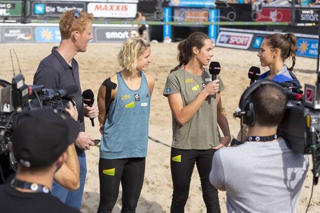 Laura Ludwig und Kira Walkenhorst im Interview mit Laura Wontorra und Jonas Reckermann fuer sky. Boeckermann Pfretzschner vs Matysik Popp, Deutsche smart Beach-Volleyball Meisterschaften 2017, 02.09.17 Timmendorfer Strand Schleswig-Holstein Germany Ahmann-Hager-Arena Copyright: xAgentur54Gradx xFelixxKoenigx
