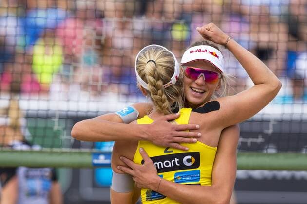Karla Borger und Margarete Kozuch freuen sich ueber einen Punkt. Bieneck Schneider vs Borger Kozuch, Spiel um Platz 3, Deutsche smart Beach-Volleyball Meisterschaften 2017, 02.09.17 Timmendorfer Strand Schleswig-Holstein Germany Ahmann-Hager-Arena Copyright: xAgentur54Gradx xFelixxKoenigx