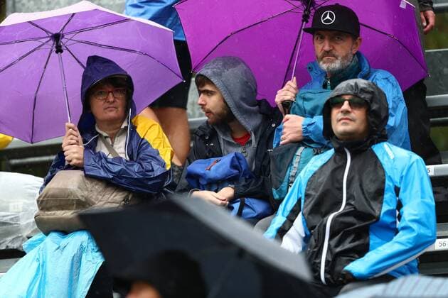 Zuschauer warten im Regen, Grosser Preis von Italien 2017, Rennen, Motorsport, Formel 1, 02.09.2017, Monza Copyright: xNeisx Eibner-Pressefotox EP_ans