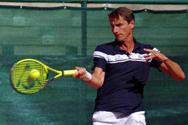 Paul Haarhuis, früherer Tennisprofi und mehrfacher Grand-Slam-Sieger im Doppel, schlägt in der Bundesliga-Endrunde in der Altersklasse M50 für den TC Bad Vilbel auf.