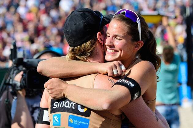 02.09.2017, Timmendorfer Strand, Ahmann-Hager-Arena Beachvolleyball, Deutsche Meisterschaft Jubel Julia Sude, Chantal Laboureur nach Sieg
