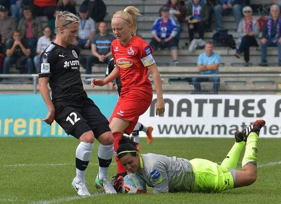 03.09.2017, xblx, Fussball 1.Bundesliga Damen, 1. FFC Frankfurt - 1. FC Koeln, emspor v.l. Sophie Schmidt (1. FFC Frankfurt), Anna Kirschbaum (1.FC Köln), Anne-Kathrine Kremer (1.FC Köln) Frankfurt am Main