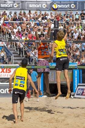 Julius Thole gegen Sebastian Fuchs. Fuchs Stadie vs Schuemann Thole, Deutsche smart Beach-Volleyball Meisterschaften 2017, 03.09.17 Timmendorfer Strand Schleswig-Holstein Germany Ahmann-Hager-Arena Copyright: xAgentur54Gradx xFelixxKoenigx