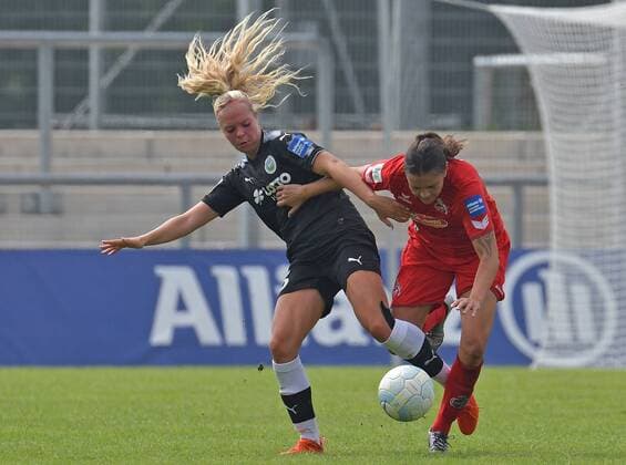 03.09.2017, xblx, Fussball 1.Bundesliga Damen, 1. FFC Frankfurt - 1. FC Koeln, emspor v.l. Janina Hechler (1.FFC Frankfurt), Amber Hearn (1.FC Köln) Frankfurt am Main