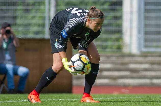 Torhüterin Lena Pauels (SV Werder Bremen, 22) Freisteller, Einzelbild, Aktion, Fussball, Allianz Frauen-Bundesliga, SV Werder Bremen - SC Sand, xobx